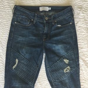 Mid rise skinny jeans